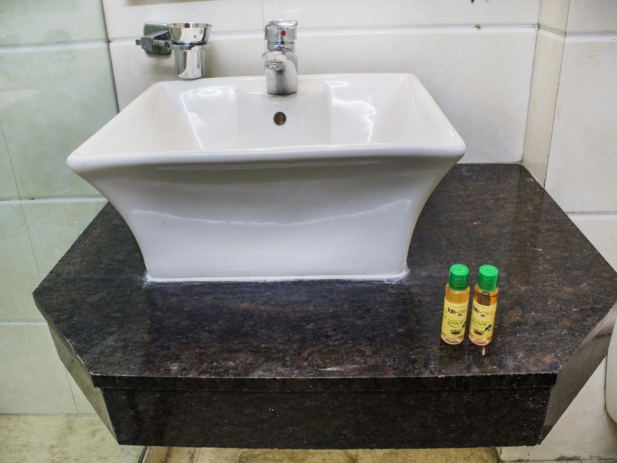 Fabhotel Marble Arch Karol Bagh Дели Экстерьер фото